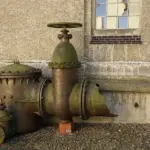 5 tegn på brud i kloakrør under terrassen