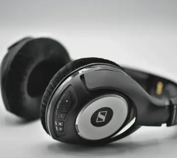 7 måder at skærme stuen mod gadelarm